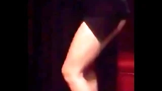 Japonesa dança em boate no Japão